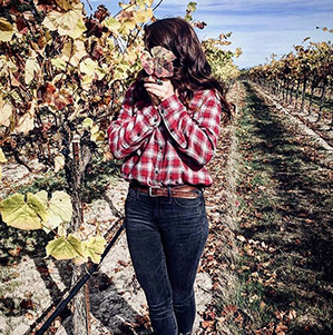 lifestyle-woman-vineyard